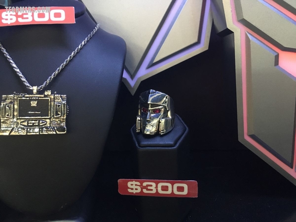 Sdcc 2017 Transformers G1 Jewelry From Han Cholo Optimus Prime Megatron Soundwave  (3 of 5)